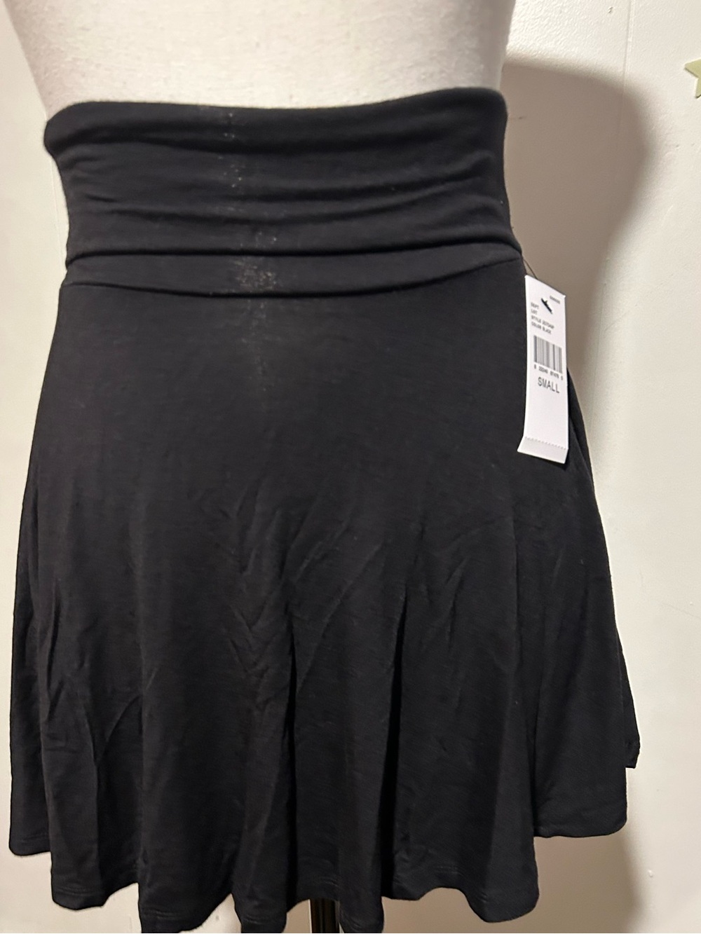 Amy Byer Black Fold-Over Waist Circle Skirt